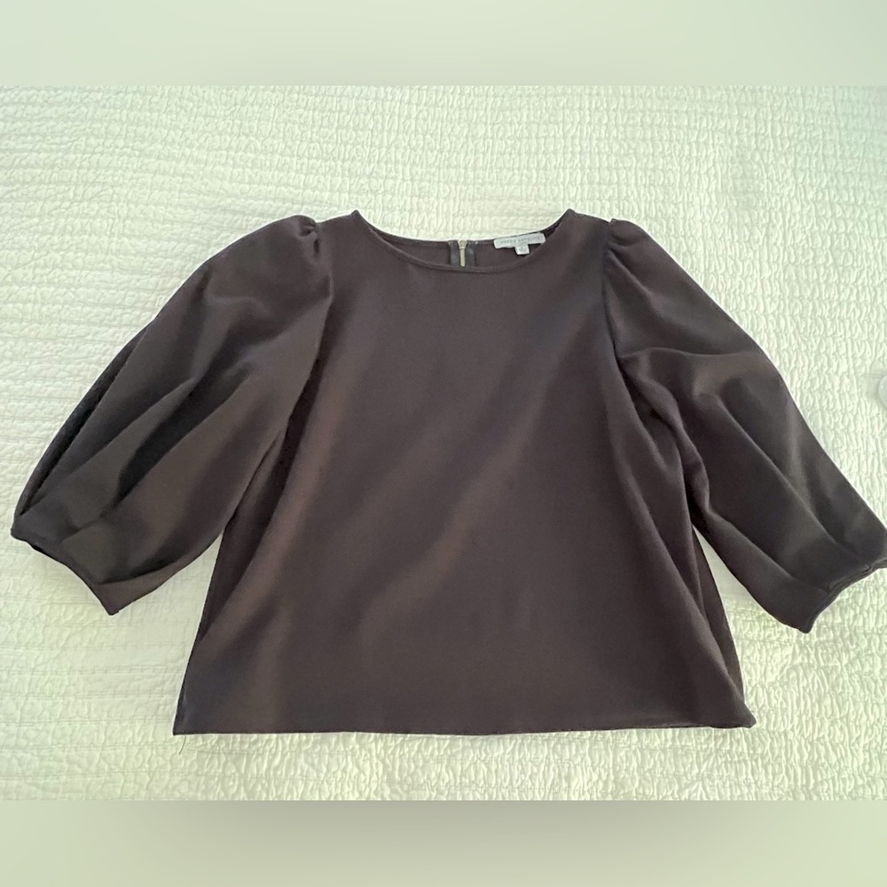 Green Envelope 3/4 lantern sleeve top size large 🖤